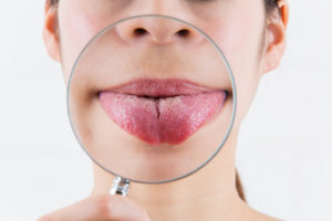 舌も磨く習慣をつけましょう。