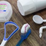 補助用具を使おう!~デンタルフロスの使い方~