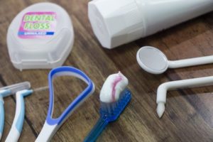 補助用具を使おう！～デンタルフロスの使い方～